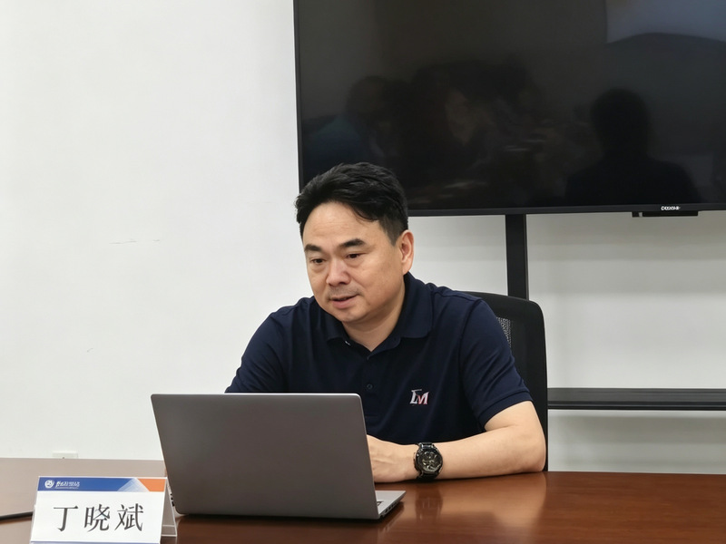 在业务流程分享环节,国际合作交流处各条线负责人立足我校外事工作实际,分别围绕因公出国(境)、国际会议举办、学生国(境)外交流项目管理、境外交流奖学金申报、学分互认、外籍专家教师管理、境外人员来访报备等核心业务,逐条拆解工作流程、解读政策文件、明确材料规范与时间节点,对日常工作中的常见难点、注意事项进行重点说明,帮助各学院外事工作人员厘清办事逻辑,打通校院两级国际化工作协同壁垒。参会人员认真聆听讲座、记录业务要点,并结合学院国际化工作实际开展交流研讨。 在业务流程分享环节,国际合作交流处各条线负责人立足我校外事工作实际,分别围绕因公出国(境)、国际会议举办、学生国(境)外交流项目管理、境外交流奖学金申报、学分互认、外籍专家教师管理、境外人员来访报备等核心业务,逐条拆解工作流程、解读政策文件、明确材料规范与时间节点,对日常工作中的常见难点、注意事项进行重点说明,帮助各学院外事工作人员厘清办事逻辑,打通校院两级国际化工作协同壁垒。参会人员认真聆听讲座、记录业务要点,并结合学院国际化工作实际开展交流研讨。